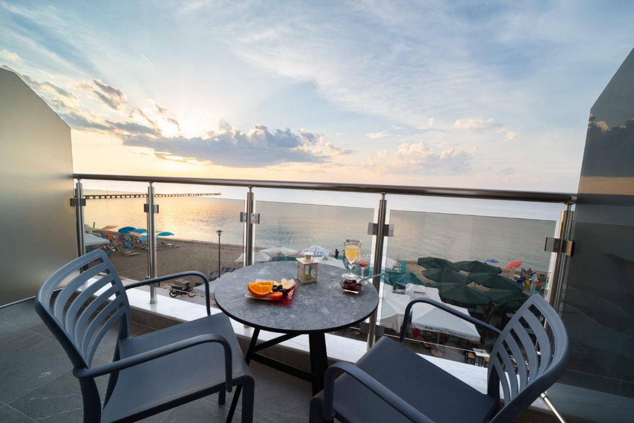 Apartament Atlantis "Pleasure By The Sea" Peraía Zewnętrze zdjęcie